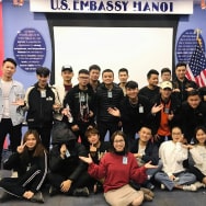 Giao lưu tại đại sứ quán