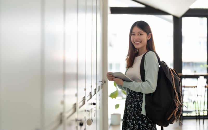 Ai nên học văn địa anh