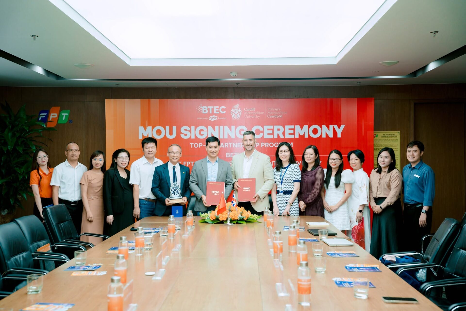 BTEC FPT ký kết hợp tác với Cardiff Metropolitan University, mở rộng lộ trình chuyển tiếp Top-up và cơ hội học tiếp tại Anh Quốc cho sinh viên. BTEC FPT ký kết hợp tác với Cardiff Metropolitan University, mở rộng lộ trình chuyển tiếp Top-up và cơ hội học tiếp tại Anh Quốc cho sinh viên.