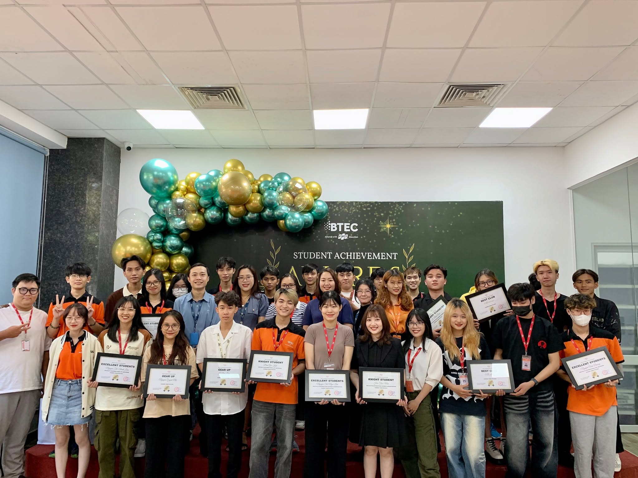 Lễ tôn vinh sinh viên xuất sắc học kỳ Summer tại BTEC FPT HCM. Lễ tôn vinh sinh viên xuất sắc học kỳ Summer tại BTEC FPT HCM.