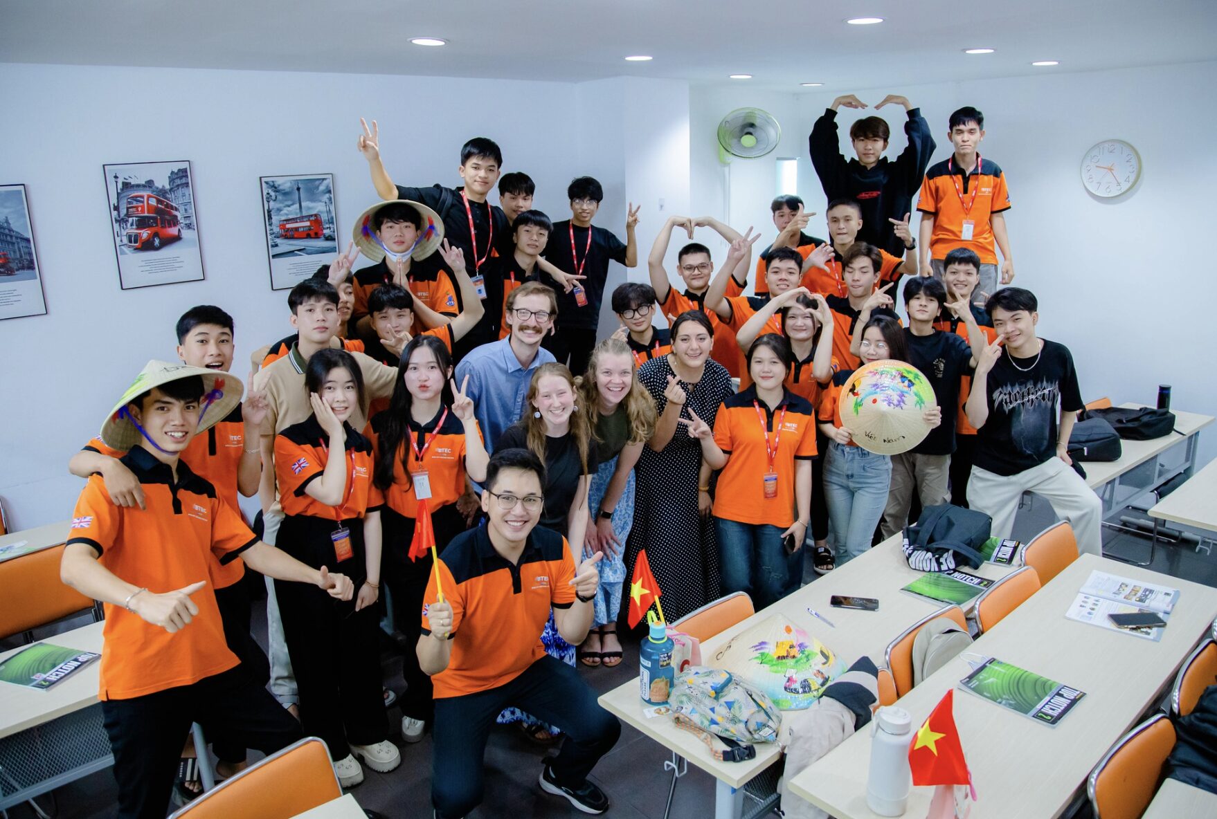 Anh man hinh 2025 11 17 luc 09.43.06