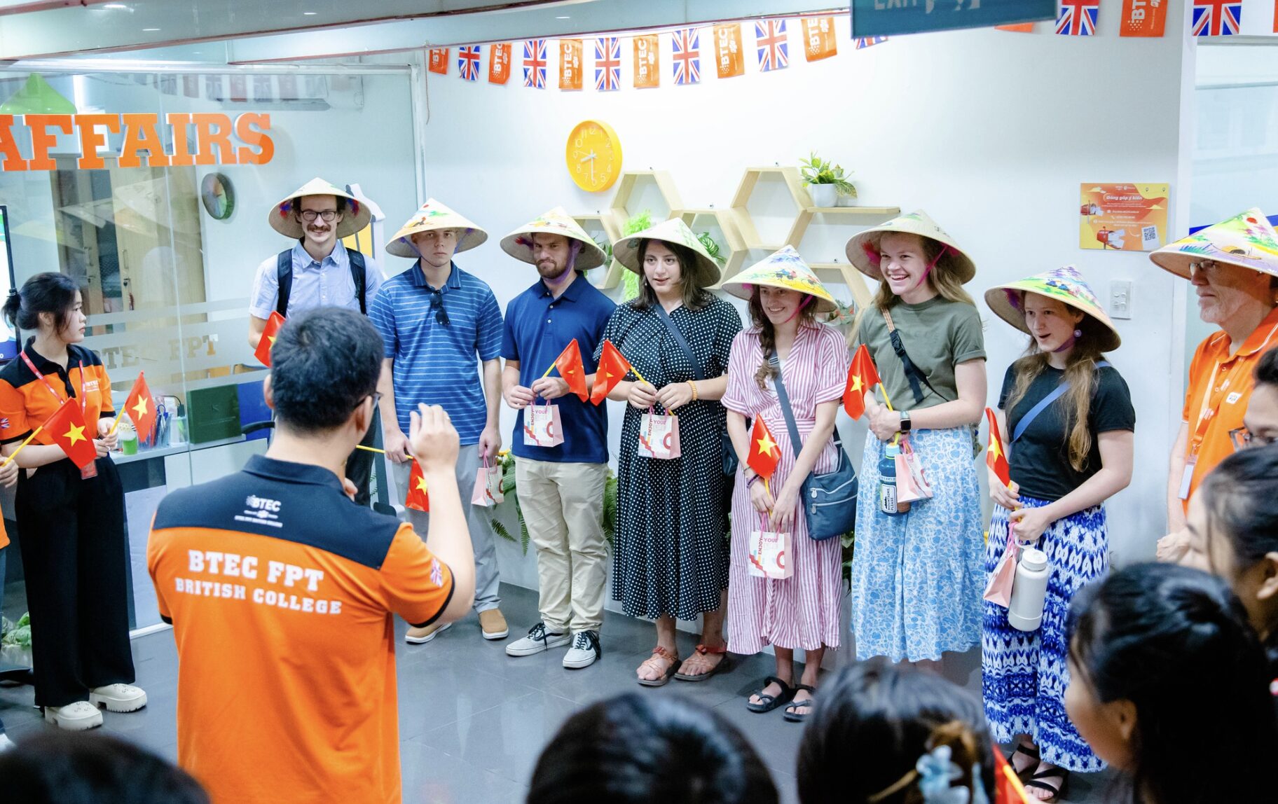 Anh man hinh 2025 11 17 luc 09.43.21