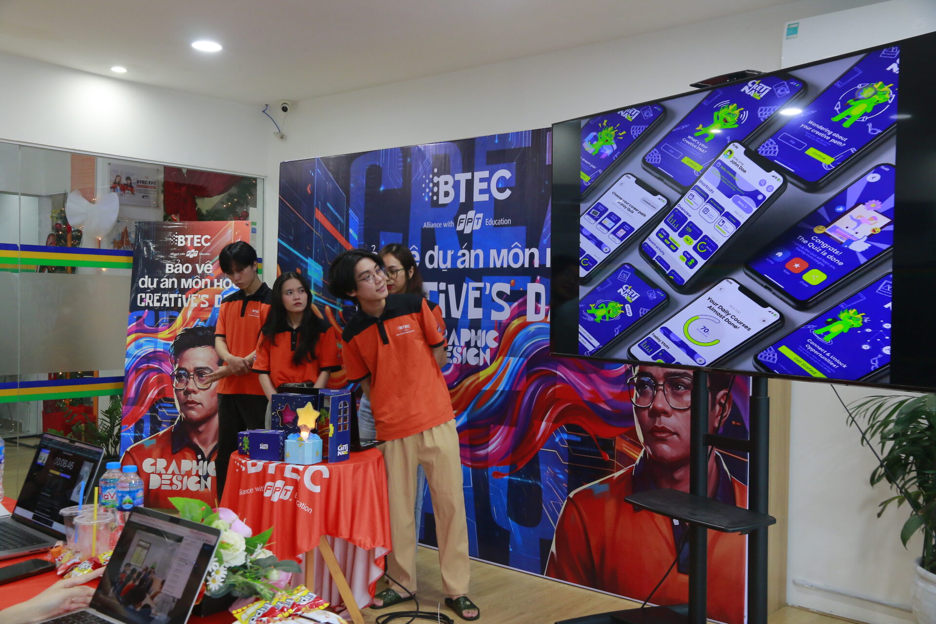 Infographic concept về các tố chất quan trọng của một nhà thiết kế đồ họa: Tư duy thẩm mỹ, công cụ, và làm việc nhóm