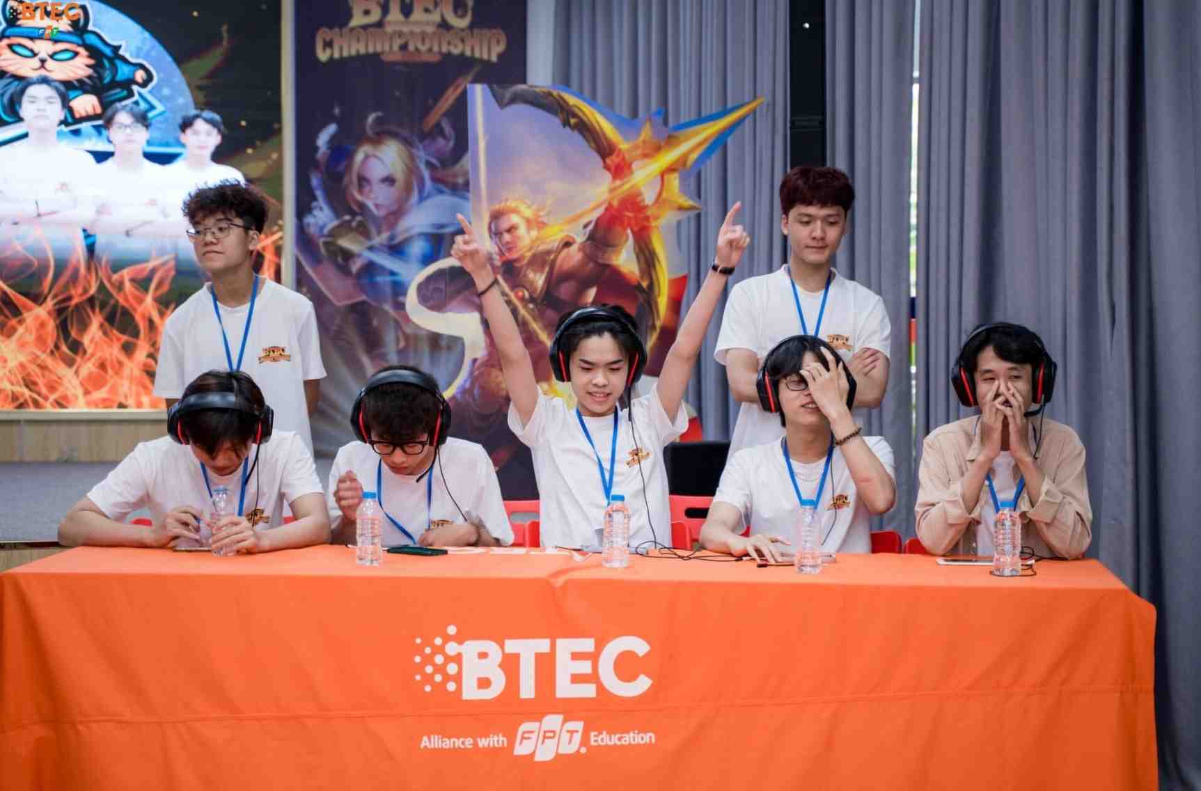 Bảng lương và lộ trình tăng trưởng thu nhập các nghề nghiệp mới ngành game 2026