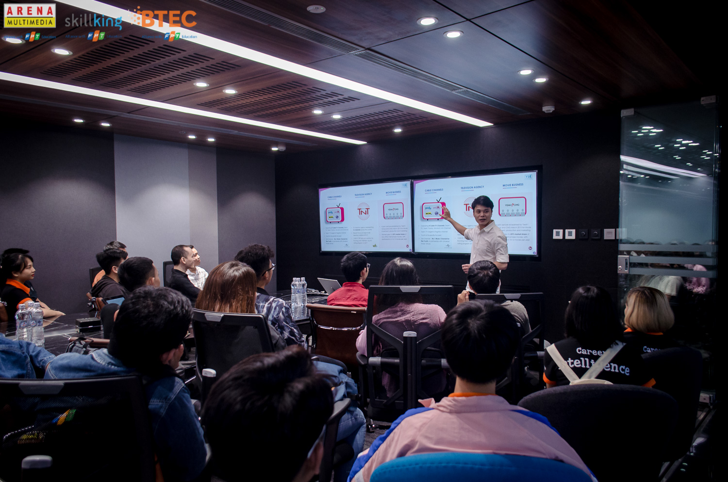 Sinh viên BTEC FPT tự tin trong ngày đầu tiên tham gia kỳ thực tập OJT tại doanh nghiệp