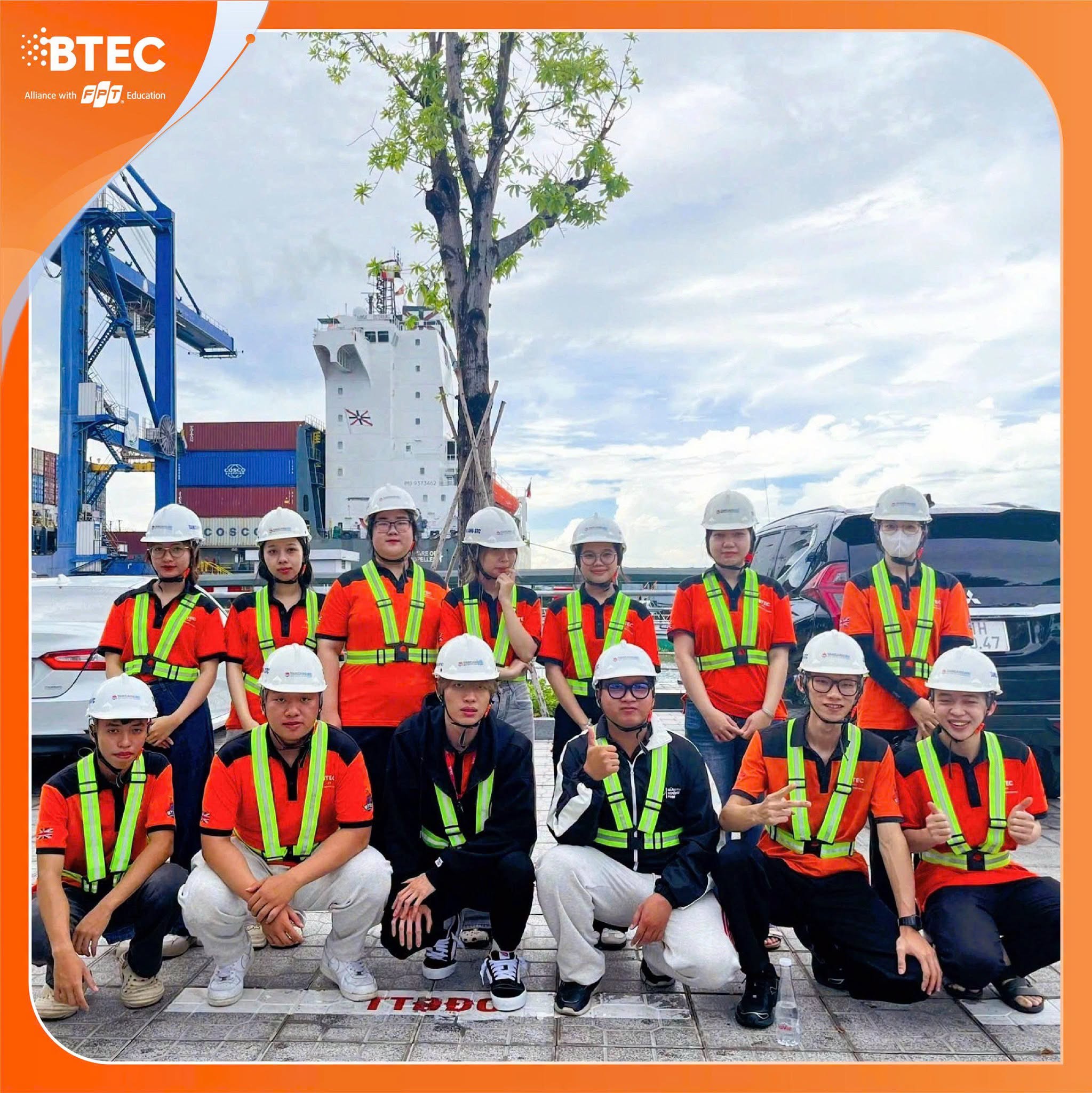 Sinh viên BTEC FPT ngành Logistic đã có buổi học thực tế tại Tân Cảng – Cát Lái. Sinh viên BTEC FPT ngành Logistic đã có buổi học thực tế tại Tân Cảng – Cát Lái.