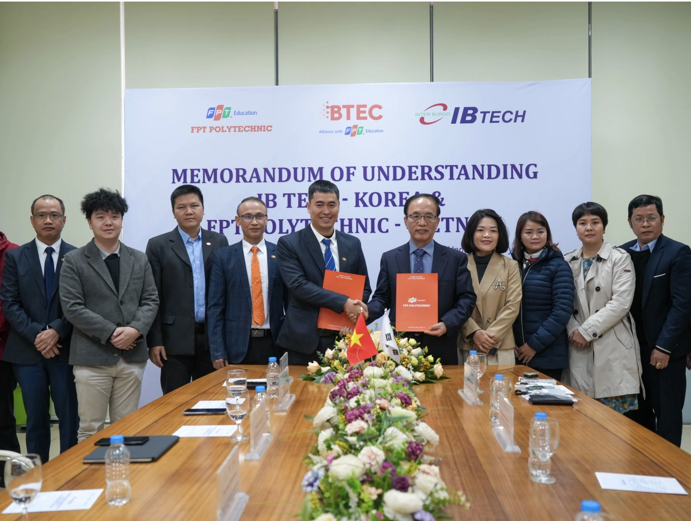 BTEC FPT ký kết hợp tác với IB Tech Hàn Quốc mở rộng cơ hội thực tập và việc làm cho sinh viên công nghệ bán dẫn BTEC FPT ký kết hợp tác với IB Tech (Hàn Quốc) để mở rộng cơ hội thực tập, việc làm và lộ trình học tập quốc tế cho sinh viên theo đuổi lĩnh vực công nghệ bán dẫn.