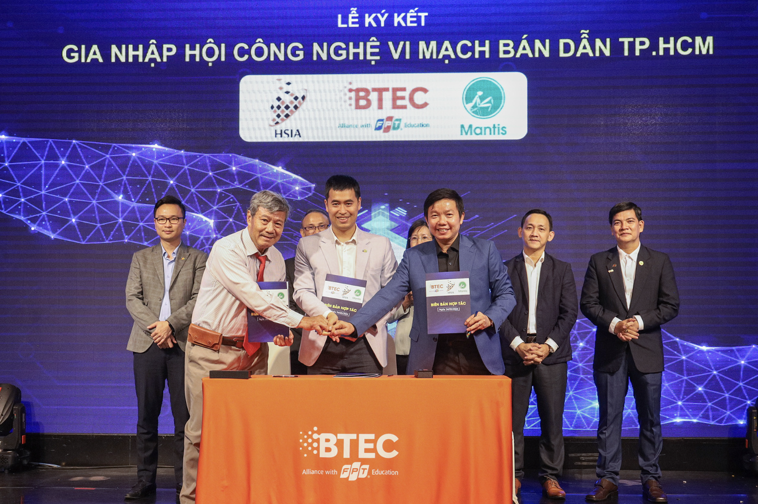 BTEC FPT tham gia Hội Công nghệ Vi mạch bán dẫn TP.HCM và mở rộng kết nối doanh nghiệp tuyển dụng BTEC FPT trở thành thành viên Hội Công nghệ Vi mạch bán dẫn TP.HCM, qua đó tăng cường kết nối với mạng lưới chuyên gia và doanh nghiệp trong ngành, hỗ trợ sinh viên tiếp cận tốt hơn với môi trường tuyển dụng công nghệ trong nước và quốc tế.