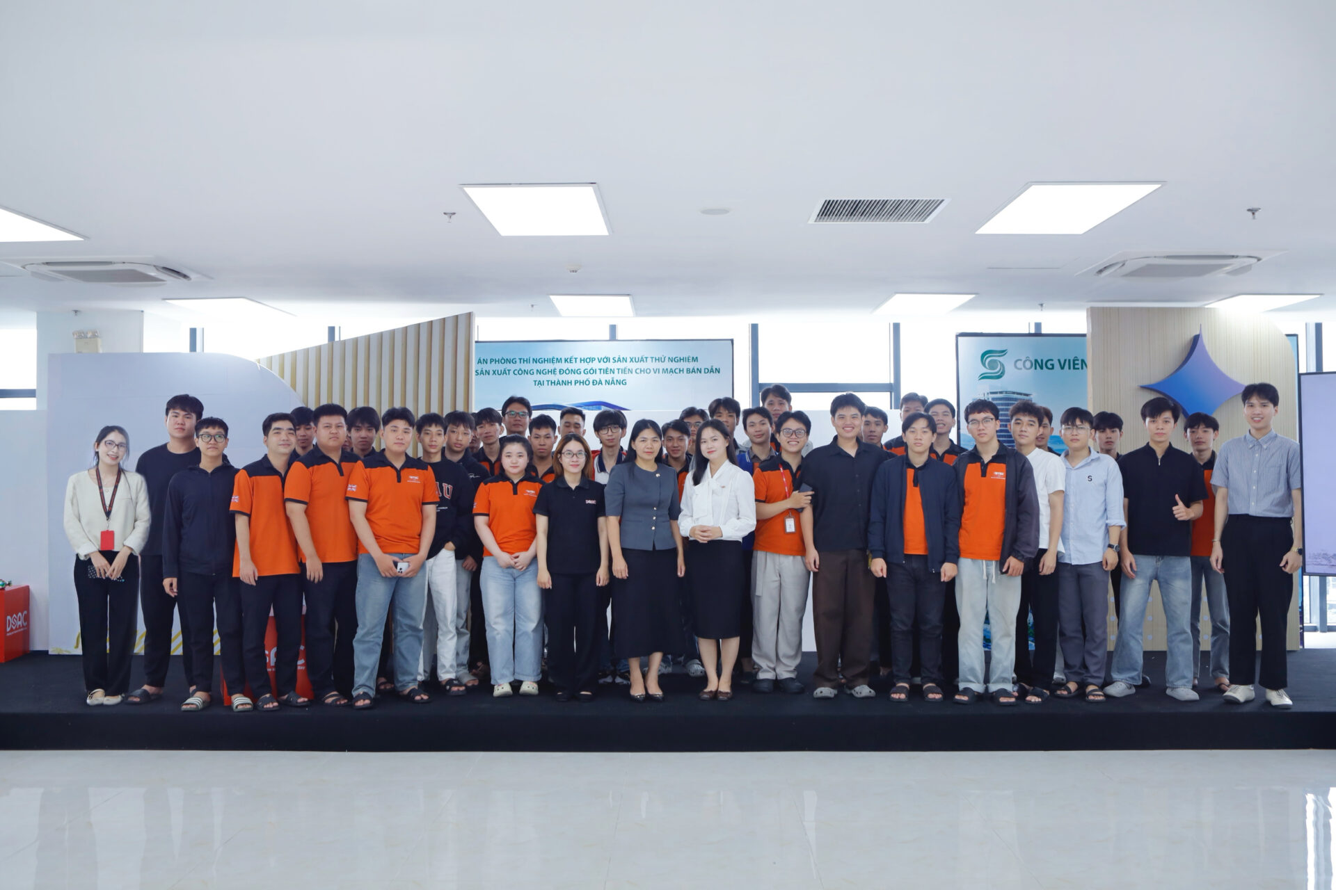 BTEC FPT trải nghiệm thực tế ngành Vi mạch bán dẫn
