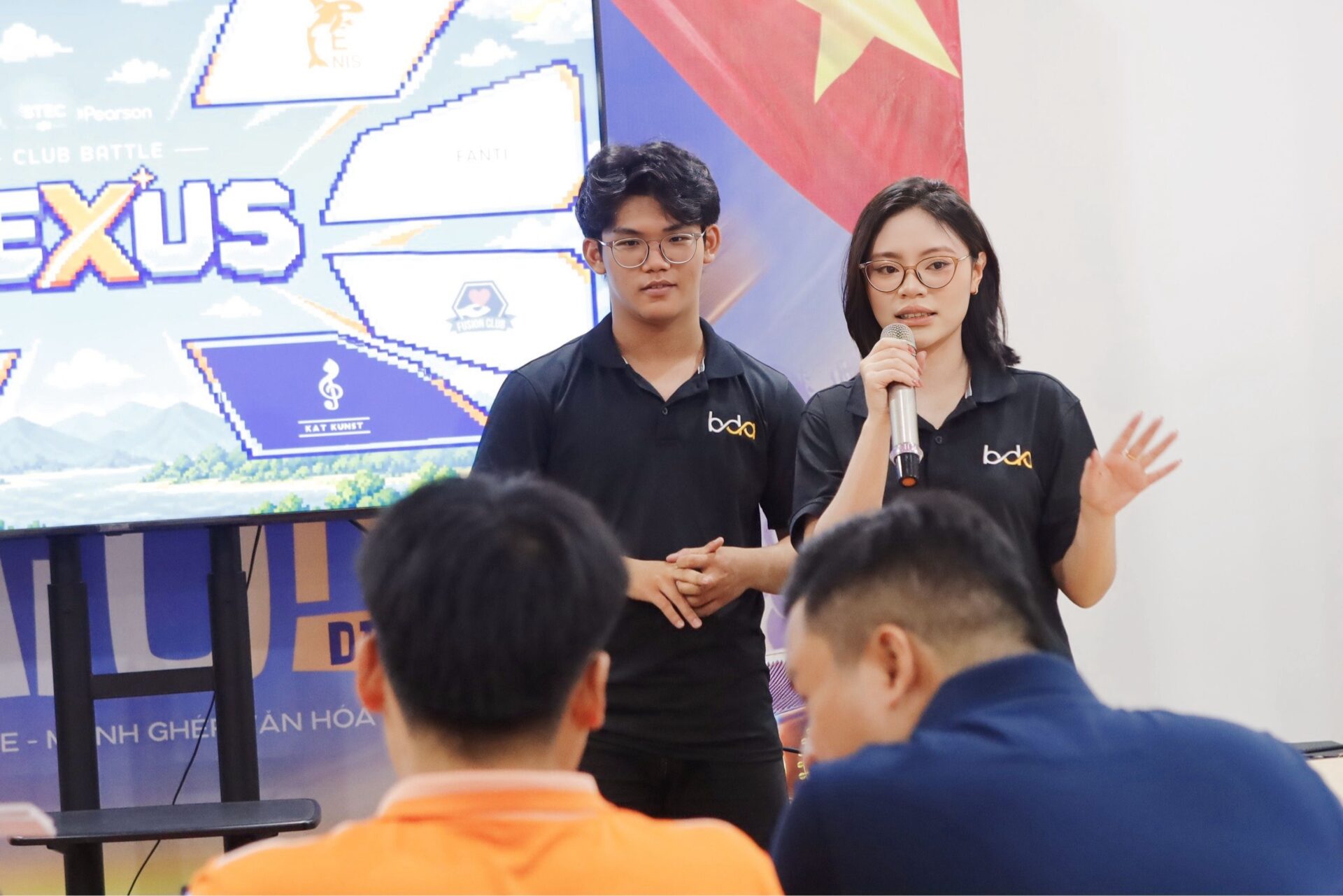 Sinh viên tranh luận tại sự kiện