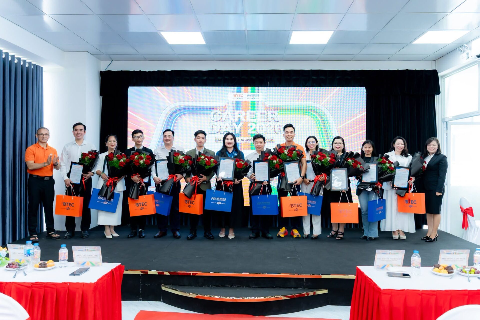 Lễ ký kết MOU giữa BTEC FPT và doanh nghiệp mở rộng cơ hội việc làm cho sinh viên sau THPT Lễ ký kết MOU giữa BTEC FPT và doanh nghiệp góp phần tăng cơ hội để sinh viên tiếp cận môi trường làm việc thực tế, kết nối nghề nghiệp và chuẩn bị sớm cho thị trường lao động.