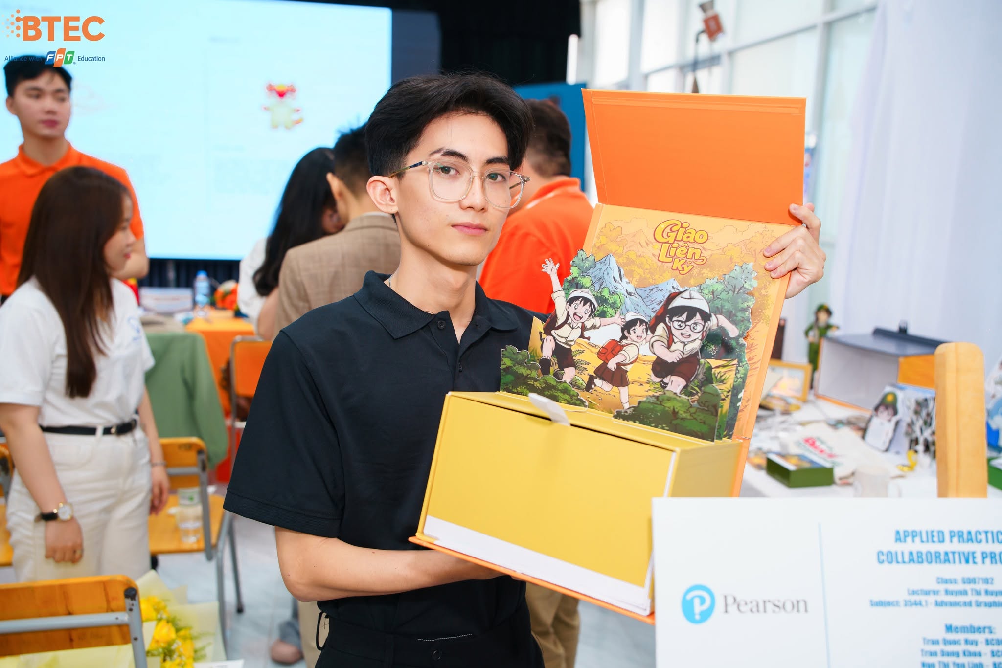 Sinh viên Thiết kế Đồ họa BTEC FPT Cần Thơ trình bày các đồ án sáng tạo trong buổi bảo vệ tốt nghiệp. Sinh viên Thiết kế Đồ họa BTEC FPT Cần Thơ trình bày các đồ án sáng tạo trong buổi bảo vệ tốt nghiệp.