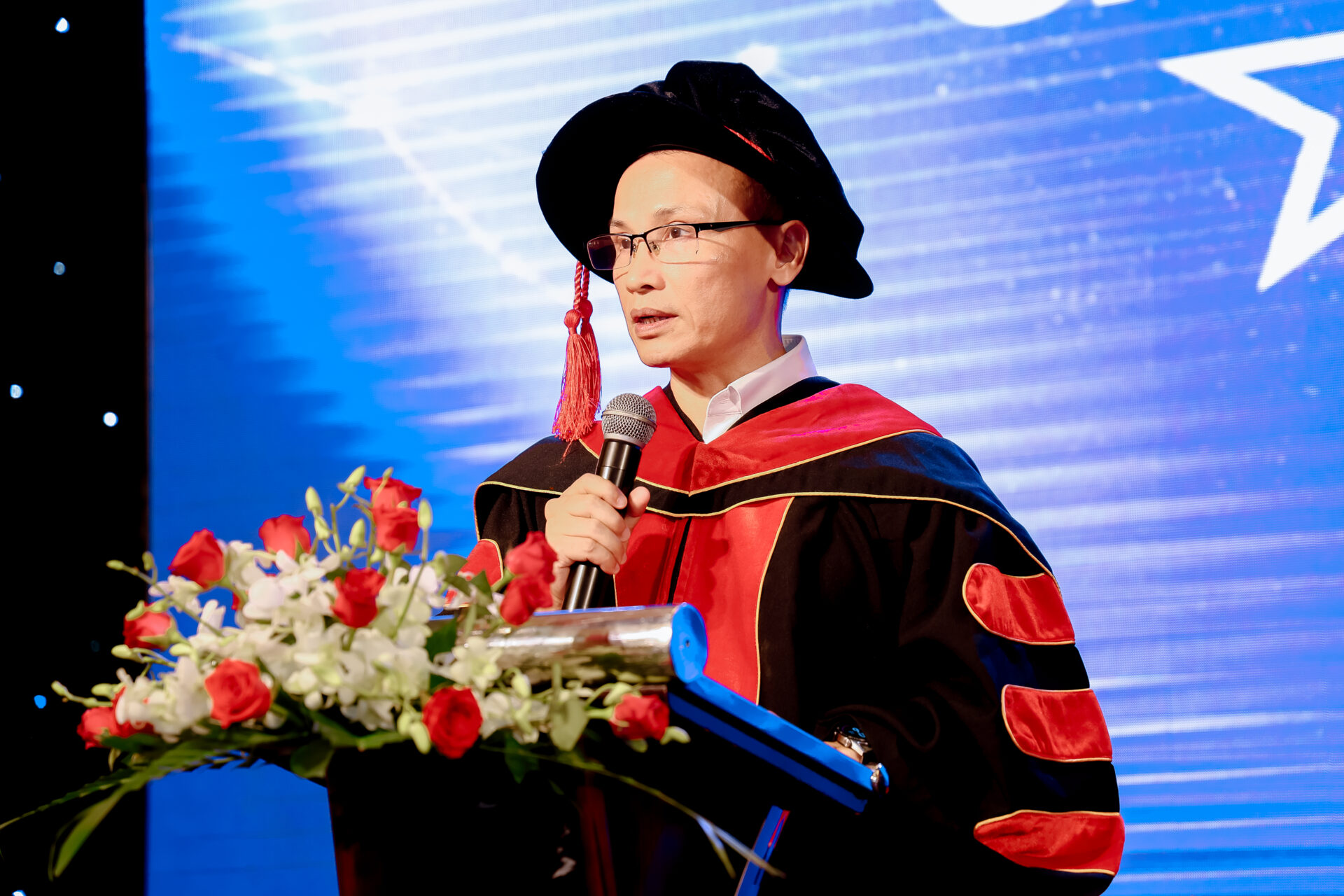 Thầy Vũ Hải Long gửi lời chúc mừng đến các tân khoa Thầy Vũ Hải Long gửi lời chúc mừng đến các tân khoa