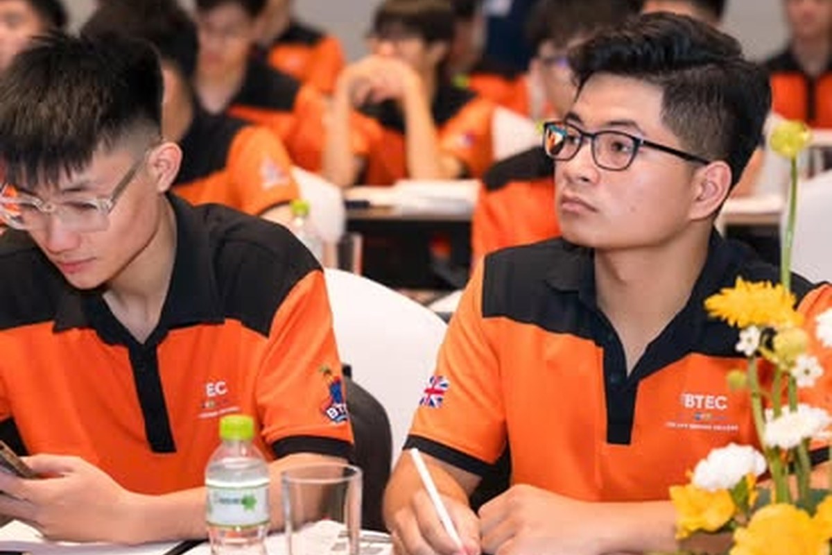 Toán, Tin học và tiếng Anh được kết hợp trong quá trình phân tích, đo kiểm và viết báo cáo kỹ thuật Toán, Tin học và tiếng Anh trong quá trình phân tích, đo kiểm và viết báo cáo kỹ thuật